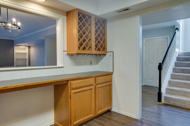 Foto del edificio - Desirable Eagle Lane Townhome