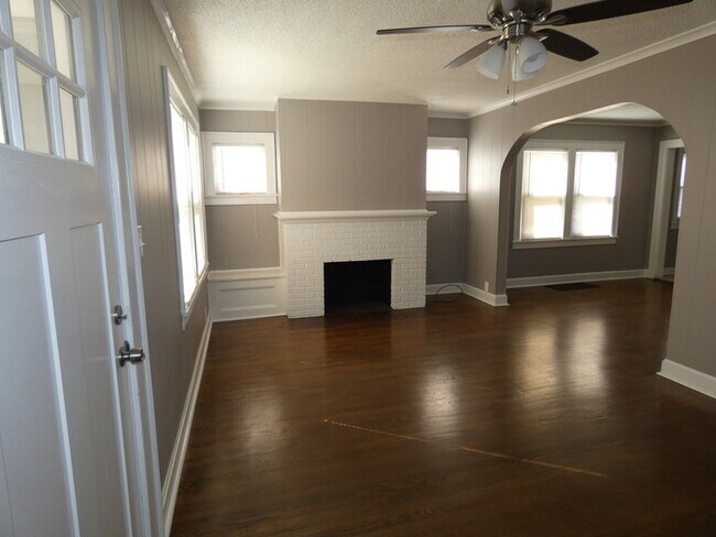 Foto del edificio - Gorgeous North Kansas City Bungalow