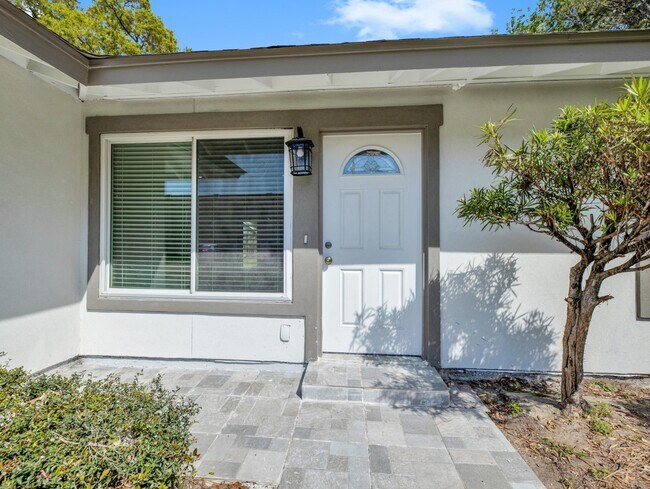 Foto del edificio - 5306 Windswept Ln