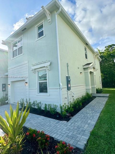 Foto del edificio - 4575 Hollister Ave