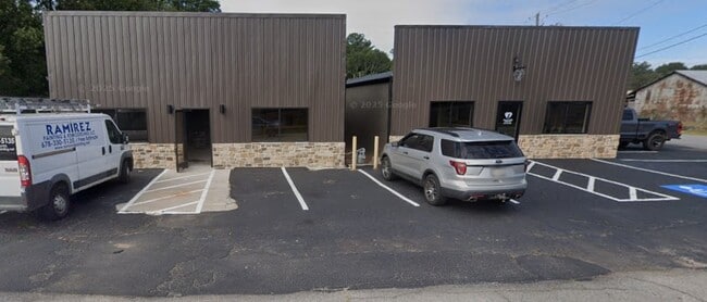 Building Photo - 403 Buchanan St S