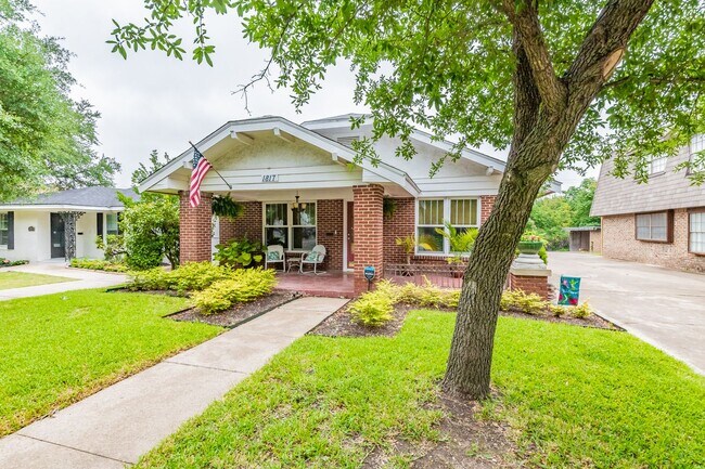 Foto del edificio - PRETTY, UPDATED AND CHARMING ARLINGTON HEI...