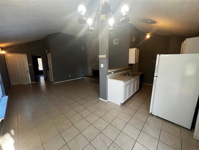 Building Photo - 22119 Diane Dr