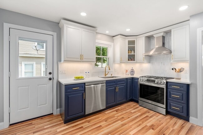 Building Photo - 16 Devens St