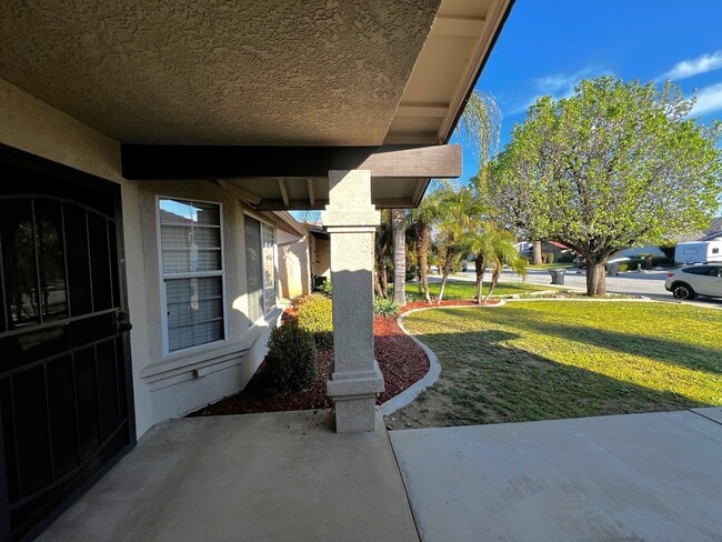 Foto del edificio - 516 Sun Rose Ave