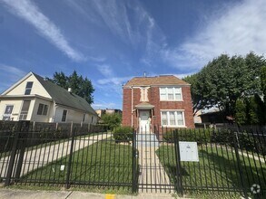 Building Photo - 9220 S Loomis St