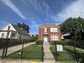 Building Photo - 9220 S Loomis St