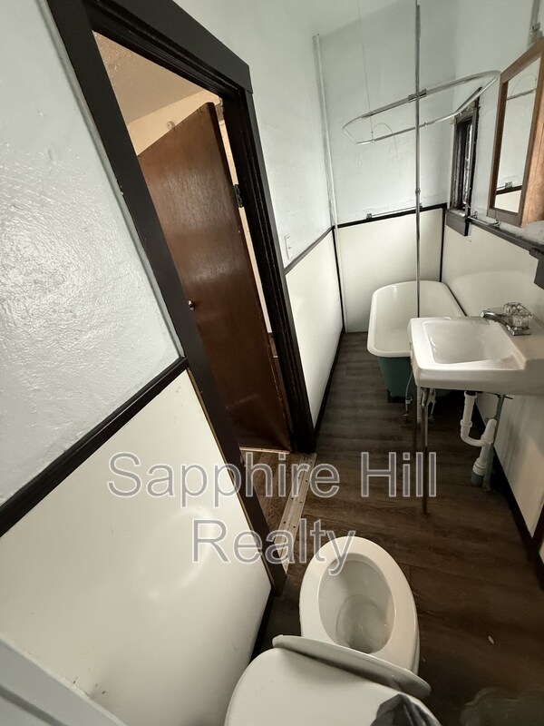 Foto del edificio - 1423 E 33rd St