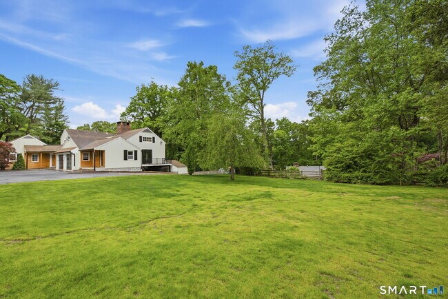 Building Photo - 1 Tulip Tree Ln
