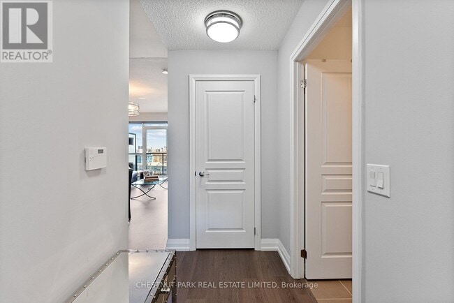 Building Photo - 85 The Donway W