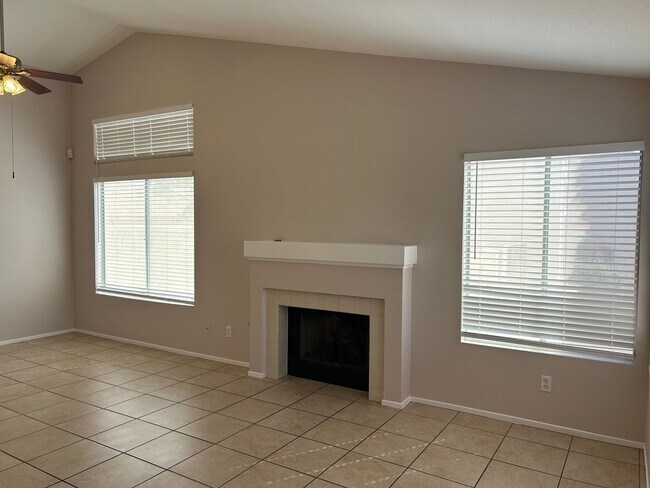 Foto del edificio - 1420 Grey Knoll Cir