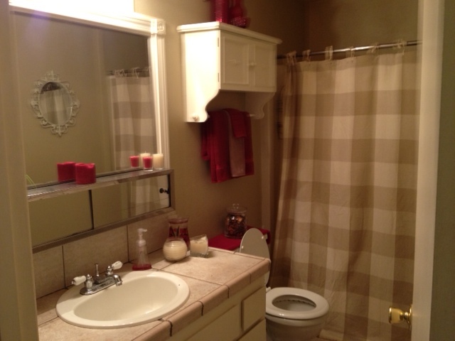 bathroom w/shower &Tub - 1022 34th Ave NW