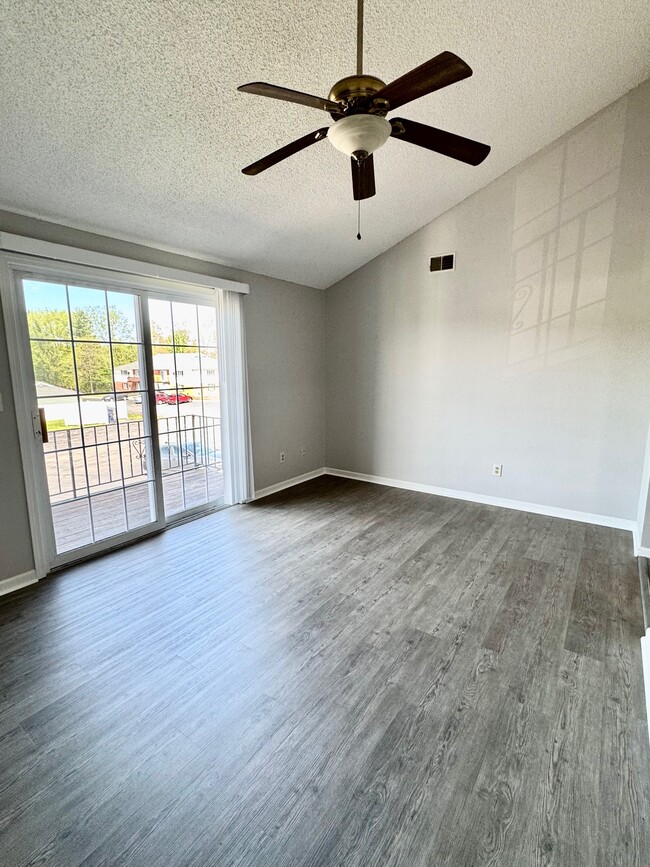Livingroom - Quaker Estates
