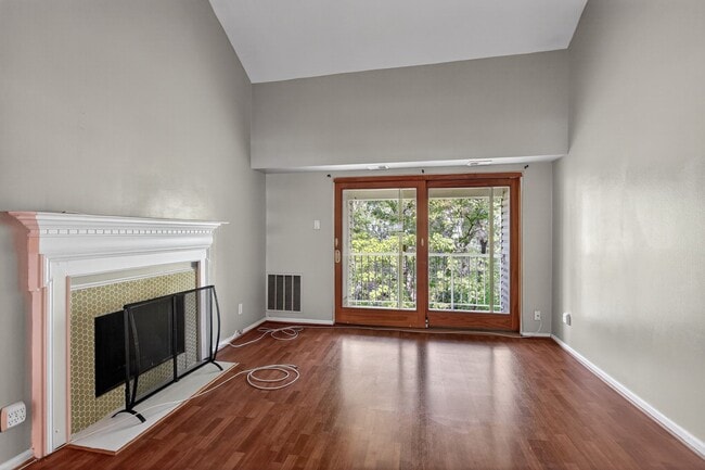 Photo - 15 Pickering Ct Townhome