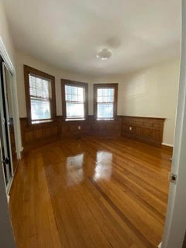 NO FEE! Brookline 3 bed/2 bath with laundry in unit and PARKING - NO FEE!   Brookline 3 bed/2 bath with laundry in unit and PARKING