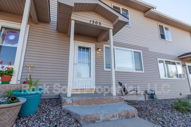 Building Photo - 1203 Crook Ave