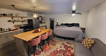 Building Photo - 307 W Highland Ave