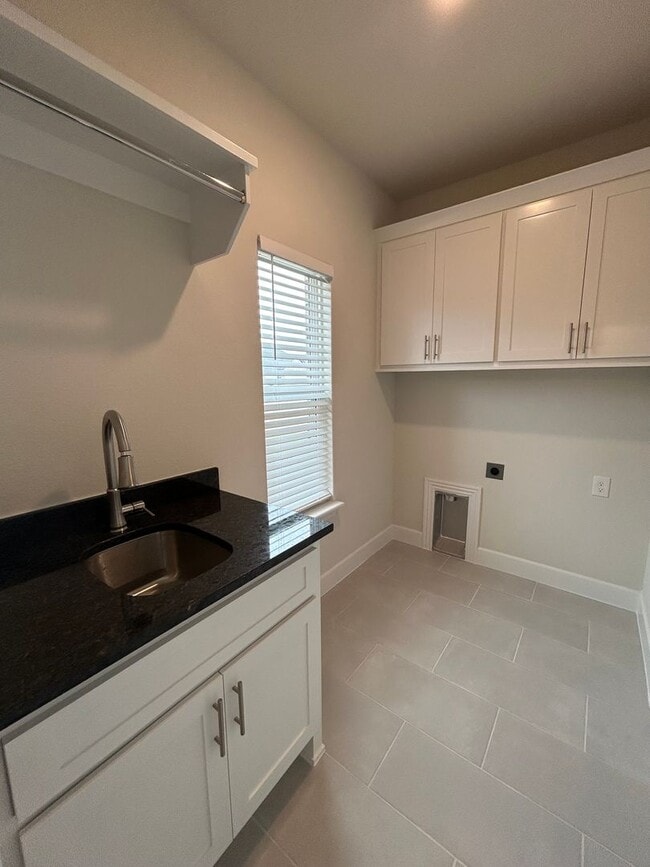 Building Photo - Beautiful Modern Home in Pea Ridge!