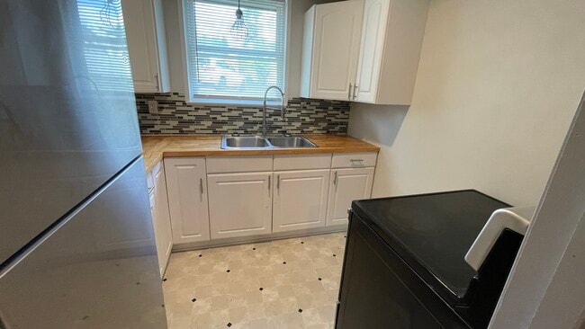 Building Photo - 404 Linden Cir