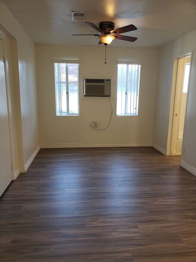 Building Photo - El Cajon: 1 Bedroom Cottage with HUGE Yard...