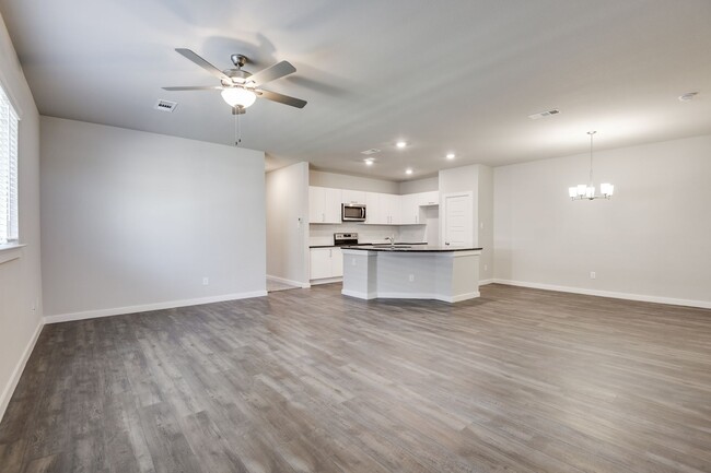 Building Photo - AVAILABLE NOW! GORGEOUS 3 BEDROOM DUPLEX L...