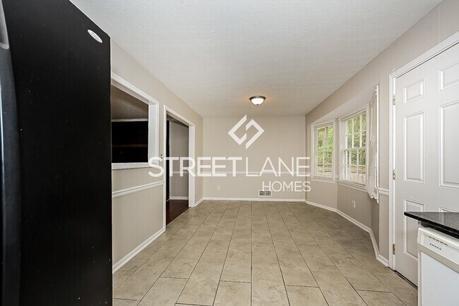 Building Photo - REDUCED!