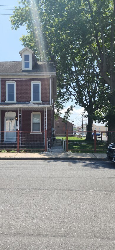 Foto principal - 330 E Guilford St
