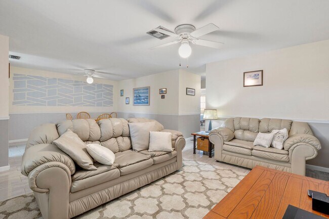 Building Photo - Vacation Rental - Cozy 2 bedroom/2 bath co...