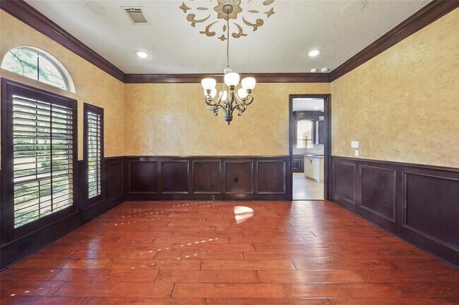 Building Photo - 30 N Palmiera Cir