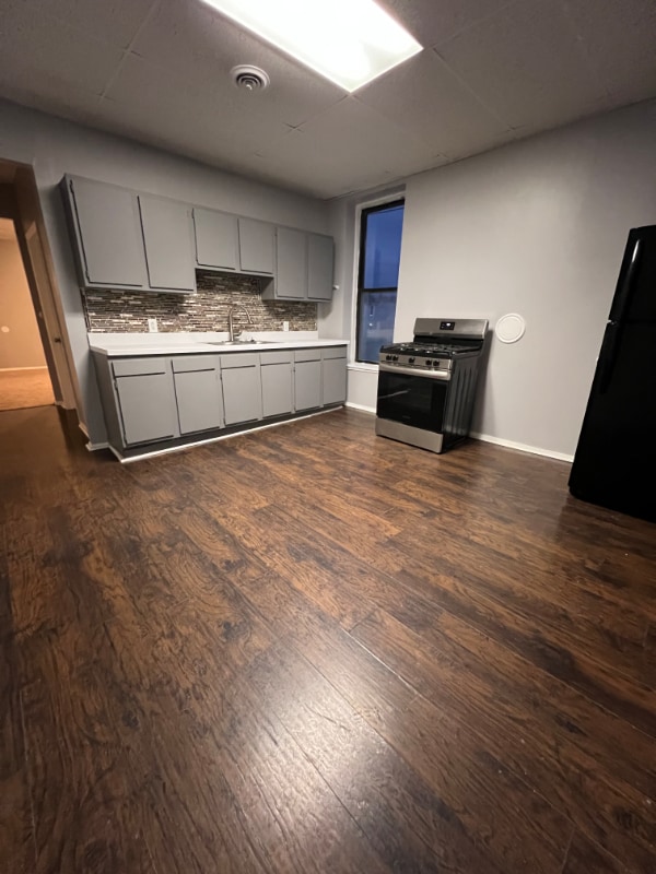 Building Photo - 1 Russell Pl