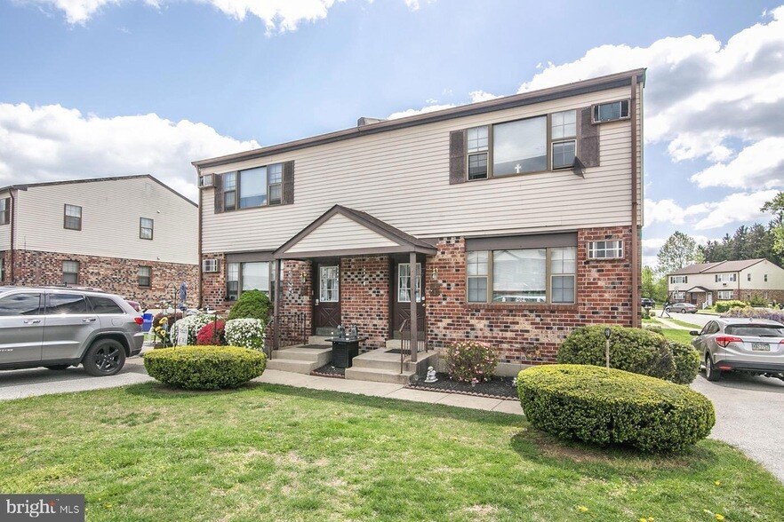 3 Thomas Rd, Aston, PA 19014 Townhome Rentals in Aston PA