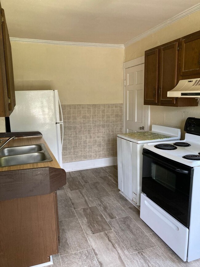 Building Photo - Duplex Unit