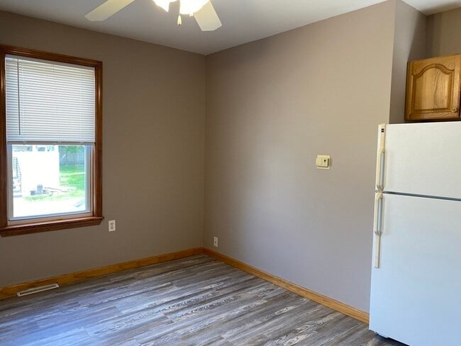 Building Photo - 107 Pleasant St