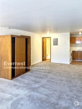 Building Photo - 211 Shore Dr