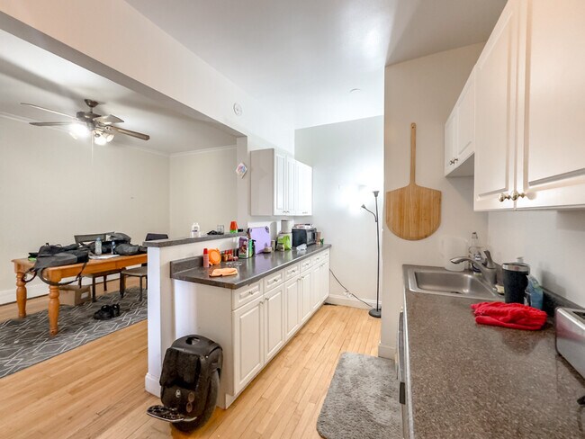 Building Photo - 945 Judson Ave