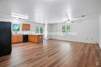 Building Photo - 809 Griffin Blvd