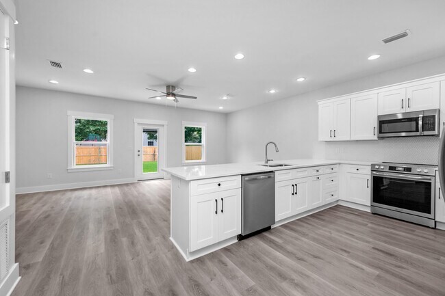 Building Photo - 30 Harbeson Ave NE