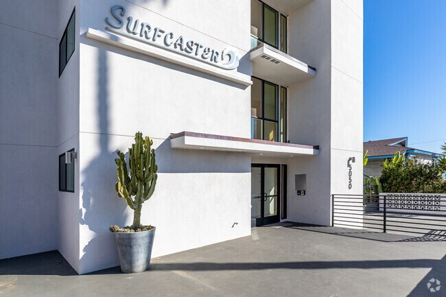 Entrada - Surfcaster Apartments
