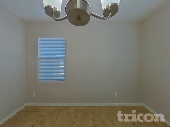 Foto del edificio - 40209 W Walker Wy