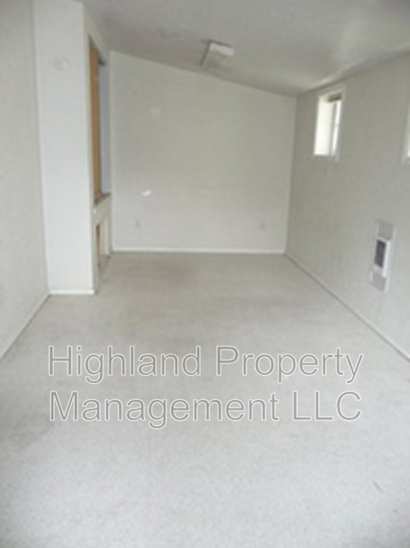 Building Photo - 1033 NE B St