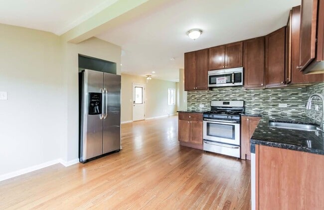 Foto del edificio - 2418 N 75th Ct