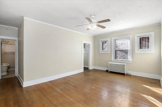Building Photo - 975 N Washington St