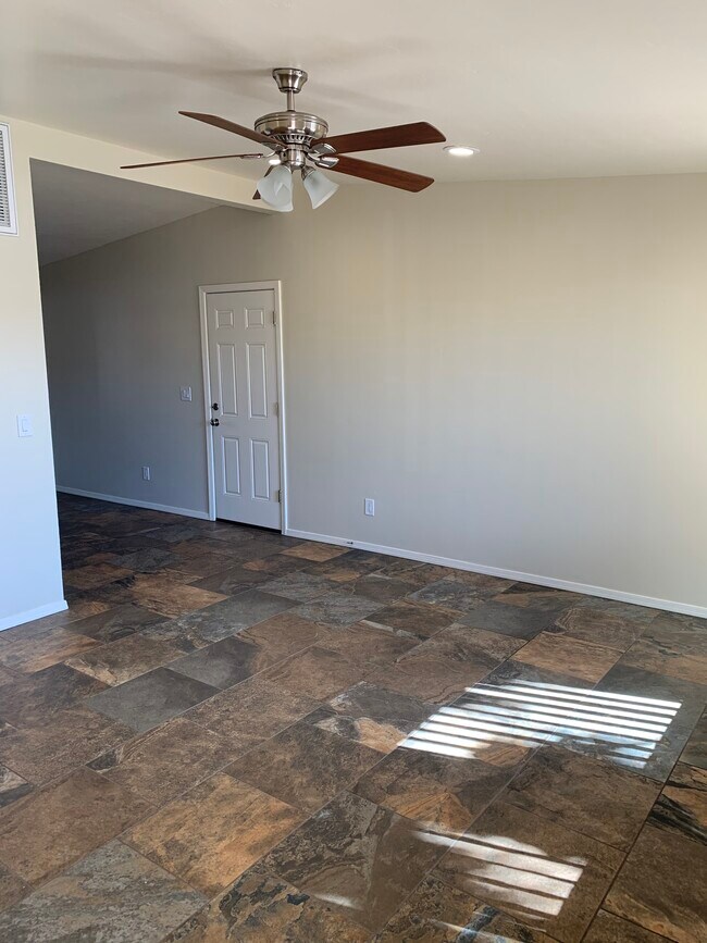 Living room - 607 N De Medici Pl