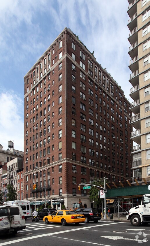 Foto principal - 242 E 19th St