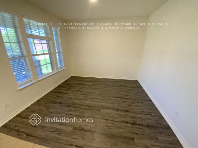 Foto del edificio - 700 Bur Oak Dr