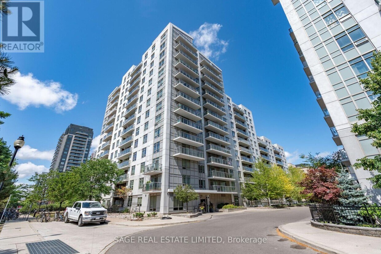 Photo principale - 816-816 Lansdowne Ave