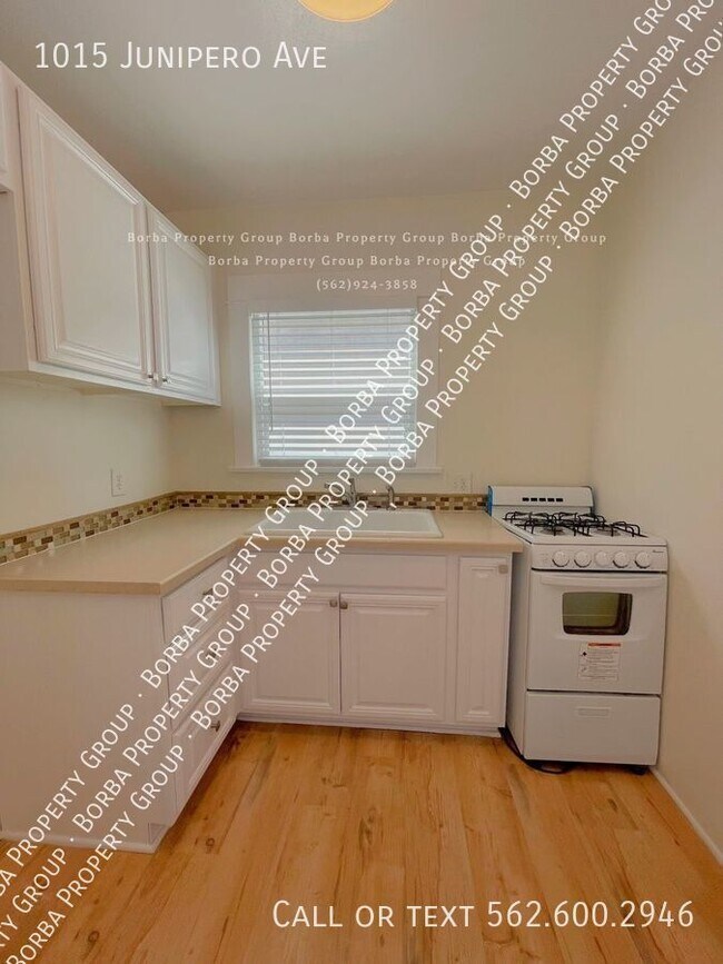 Building Photo - STUNNING EXTRA LARGE STUDIO 1 BATHROOM