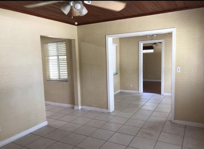 Building Photo - 818 Orange St