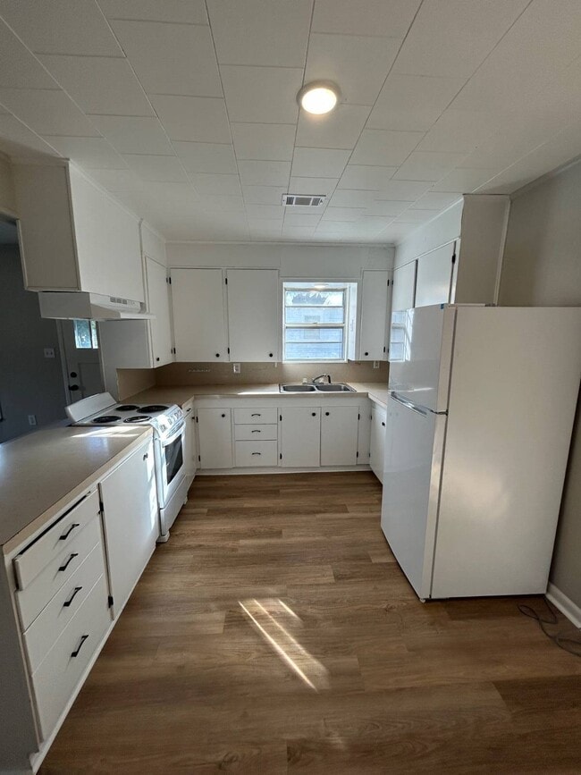 Foto del edificio - 815 W Main St