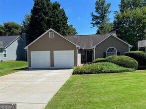 Building Photo - 2717 Lake Park Dr